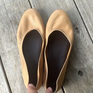 Charleston Shoe Co Women's Tan Leather Ballet Flats Size 6 Made in Mexico